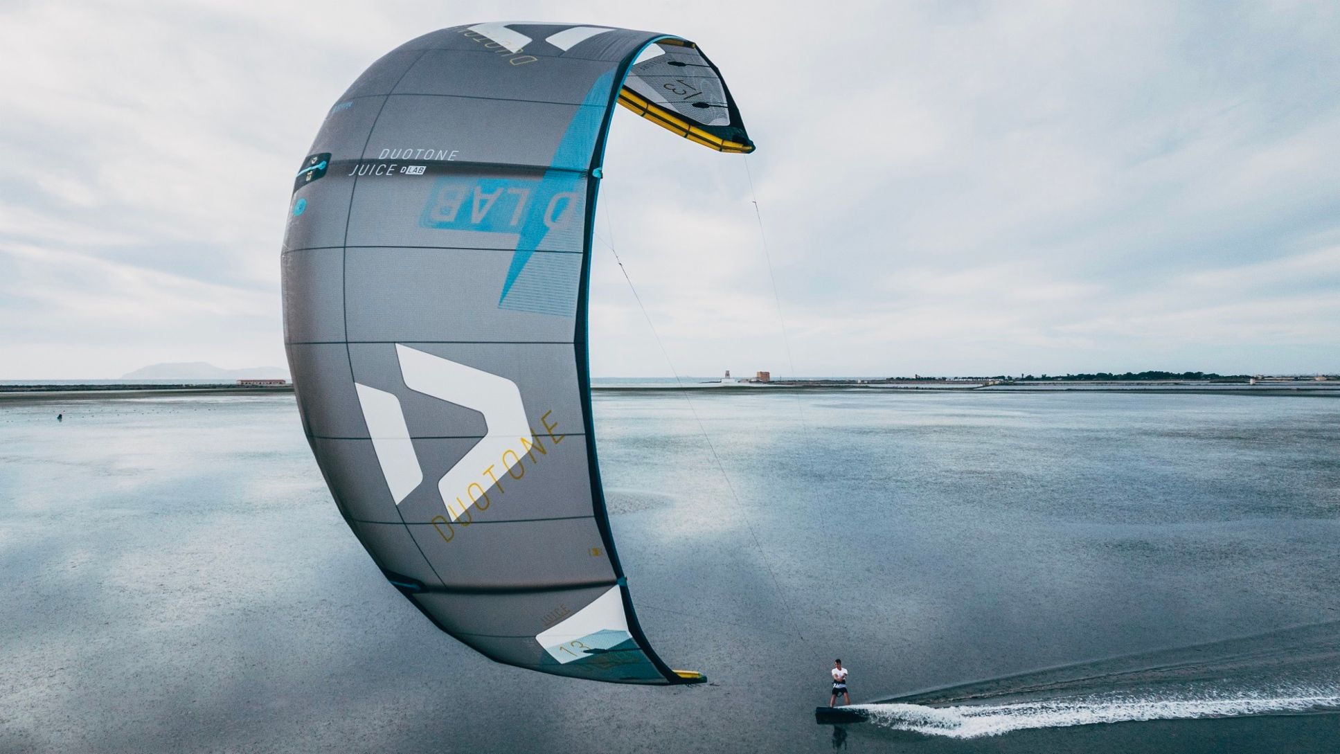 Kitesurfing 2021 hot sale